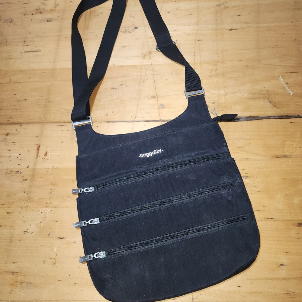 BAGGALLINI Black Big Zipper Crossbody Purse Bagg With RFID